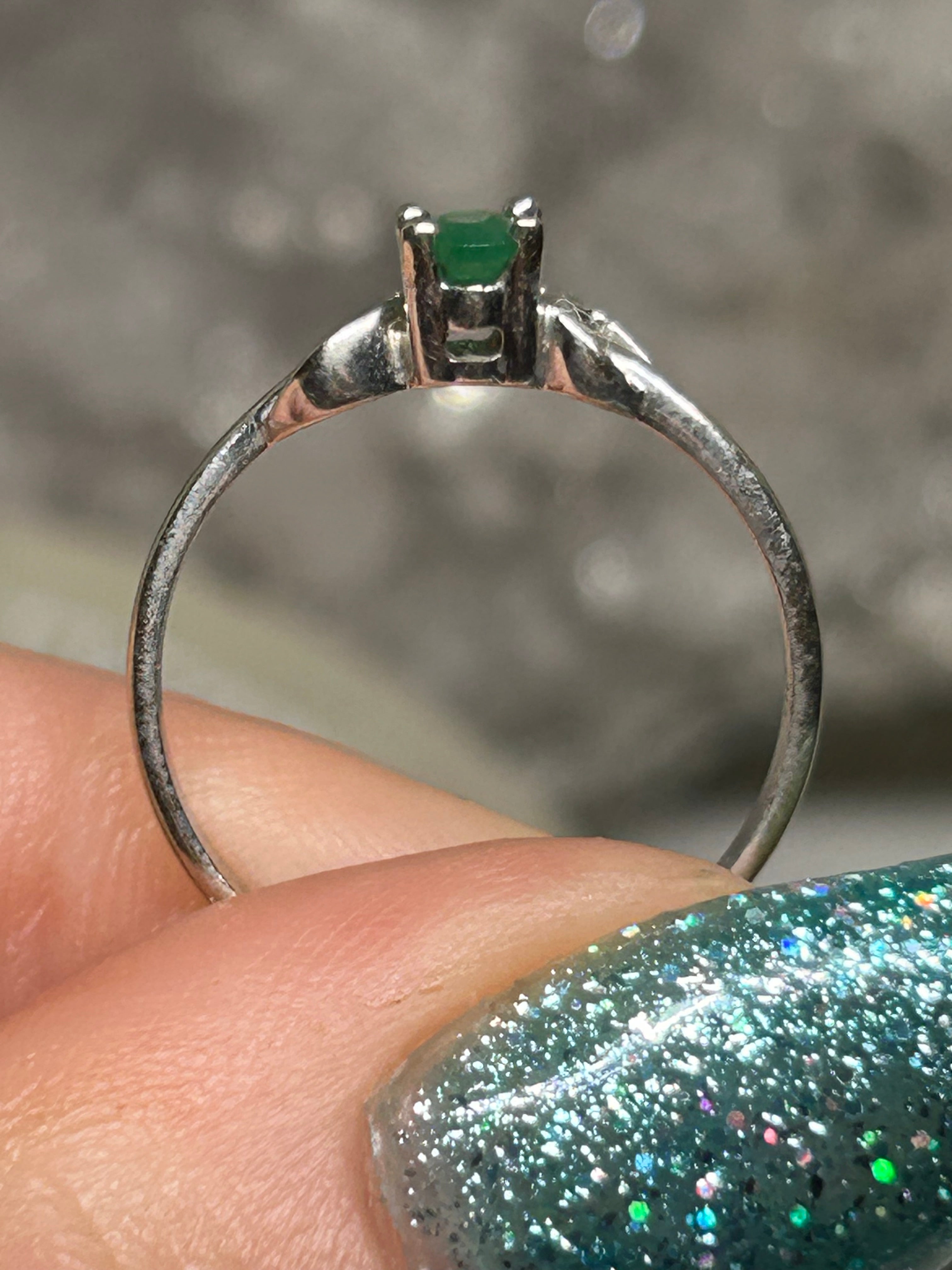 14k White Gold Emerald Ring