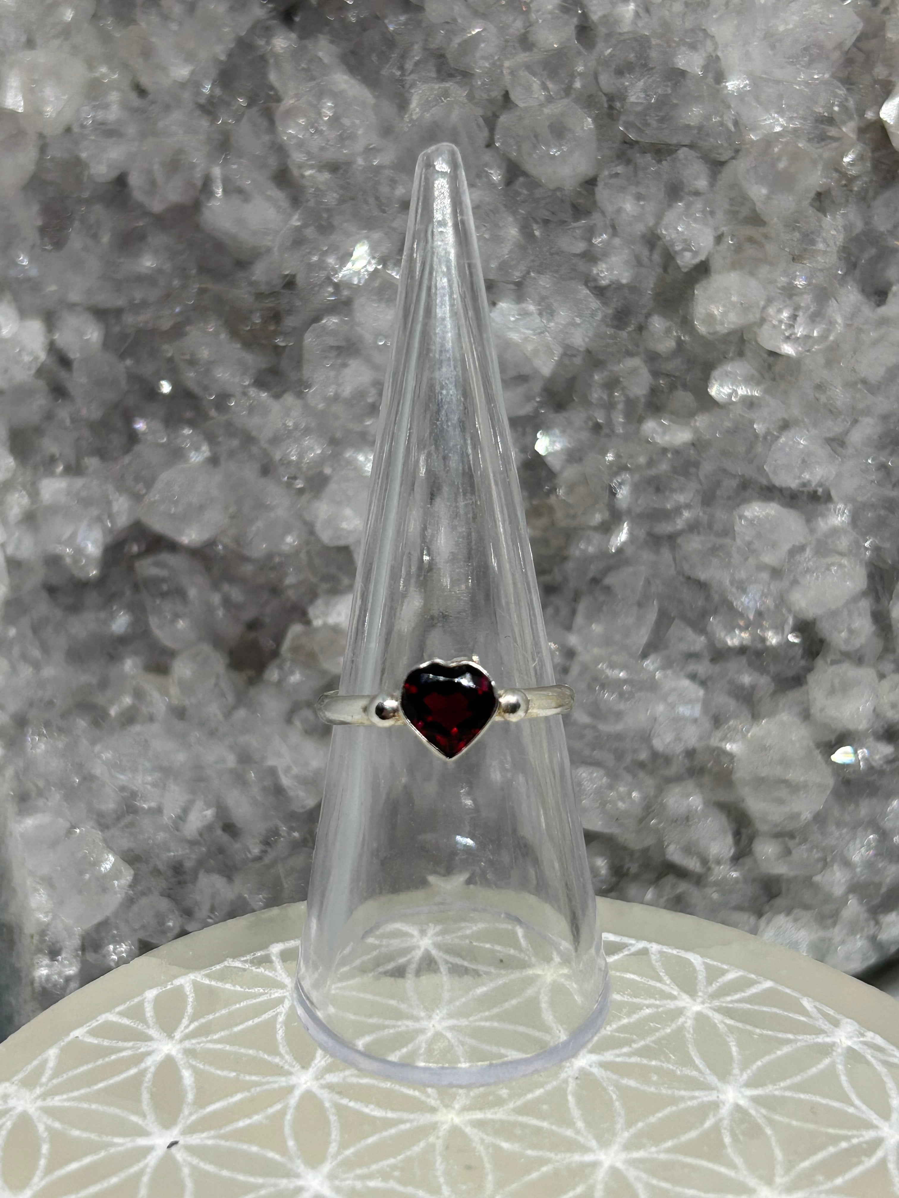 Vintage Garnet Heart Ring 925