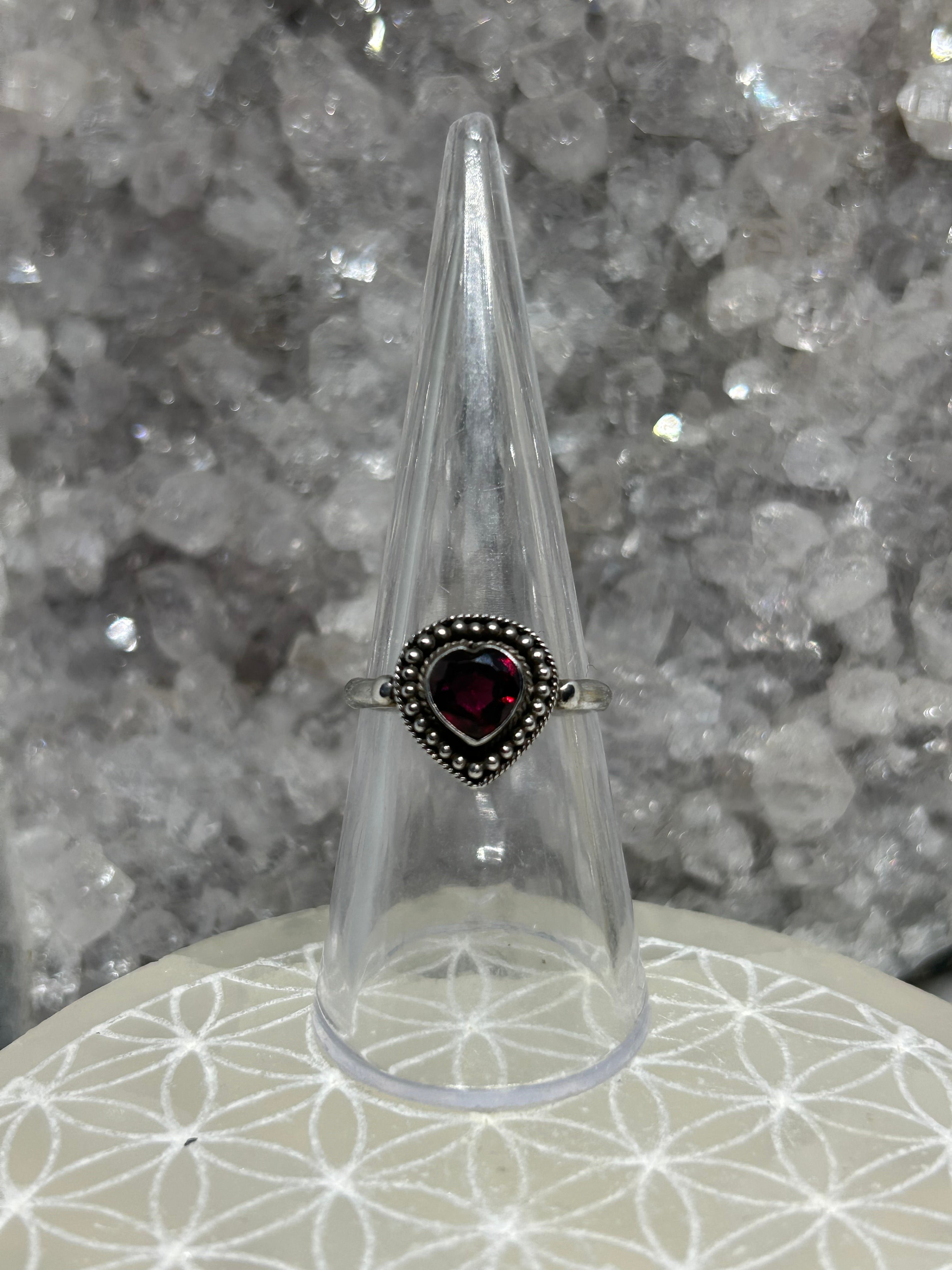 Vintage Garnet Heart Ring 925