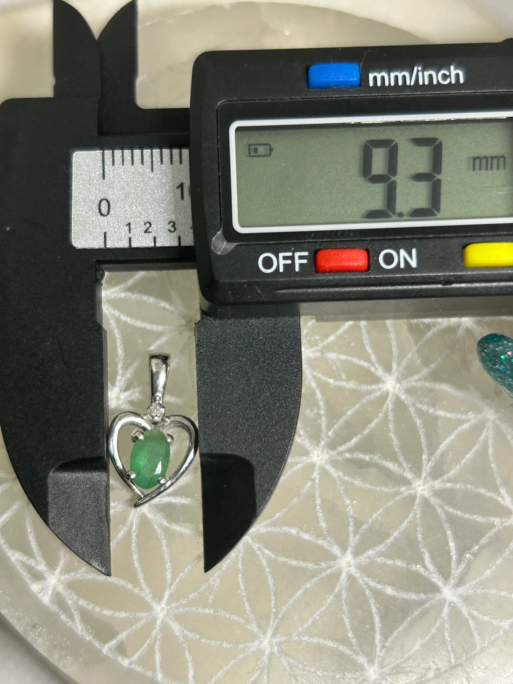 14k White Gold Emerald Heart Pendant