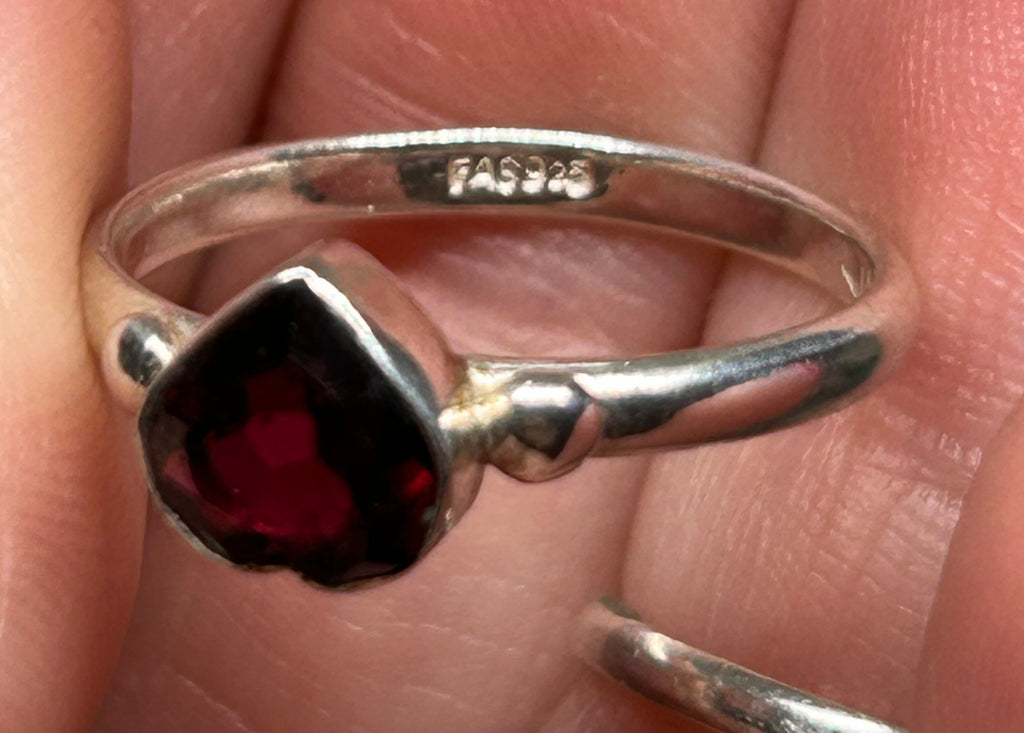 Vintage Garnet Heart Ring 925