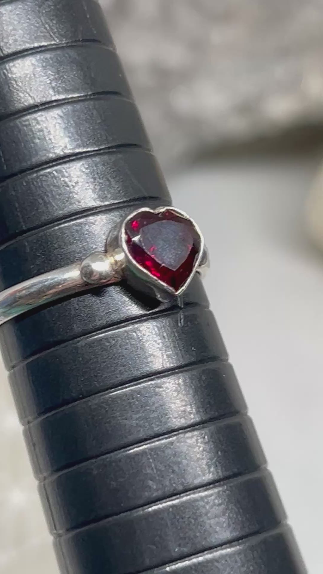 Vintage Garnet Heart Ring 925
